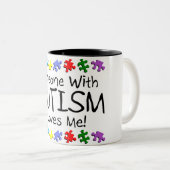 Tasse 2 Couleurs Somone avec l'autisme m'aime (pp) (Devant droit)