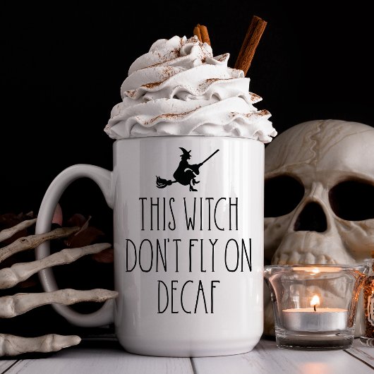 Tasse 2 Couleurs Sorcière ne vole pas sur Decaf | Drôle Halloween