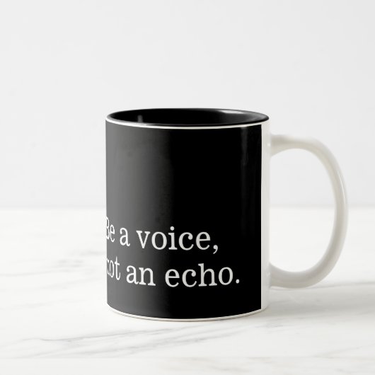 Tasse 2 Couleurs Soyez une voix, pas un écho (Droit)