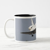 Tasse 2 Couleurs Space Shuttle Discovery approche l'atterrissage 2 (Gauche)