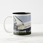 Tasse 2 Couleurs Space Shuttle Discovery approche l'atterrissage 4 (Gauche)