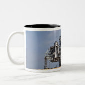 Tasse 2 Couleurs Space Shuttle Endeavor sur le lancement pad 4 (Gauche)