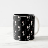 Tasse 2 Couleurs squelette d'Halloween avec une épée (Devant droit)