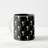 Tasse 2 Couleurs squelette d'Halloween avec une épée (Devant gauche)