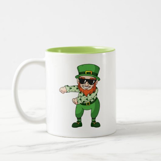 Tasse 2 Couleurs st patrick leprechaun flossant danse (Gauche)