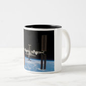 Tasse 2 Couleurs Station Spatiale Internationale -- Vu de (Devant droit)