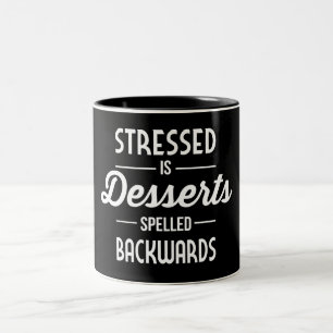 Tasse 2 Couleurs Stress est Desserts orthographié à l'envers