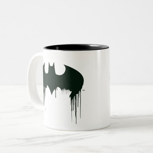 Tasse 2 Couleurs Symbole Batman | Logo Spraypaint (Devant gauche)