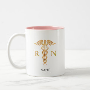 Tasse 2 Couleurs Symbole du caducée doré et monogramme d'infirmière