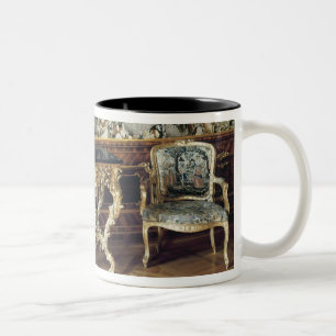 Tasse 2 Couleurs Table de console et deux fauteuils, 1745