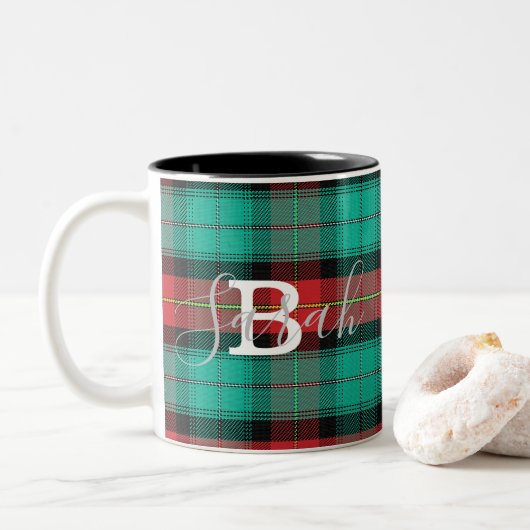 Tasse 2 Couleurs Tartan vert et rouge À damiers Nom du monogramme (Avec donut)