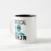 Tasse 2 Couleurs Technologue en chirurgie Ninja Scrub Tech (Devant gauche)