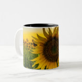 Tasse 2 Couleurs Terrain de tournesol du Kansas (Devant gauche)