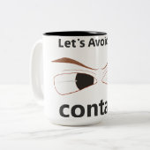 Tasse 2 Couleurs texte dit d'éviter le contact oculaire avec un des (Devant gauche)