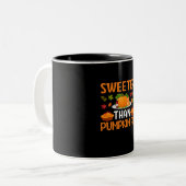 Tasse 2 Couleurs Thanksgiving plus doux que le gâteau Citrouille (Devant gauche)