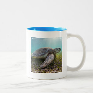 Tasse 2 Couleurs Tortue de mer verte à la baie du crépuscule