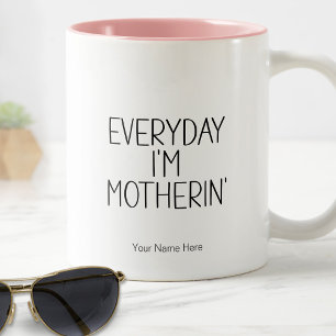 Tasse 2 Couleurs Tous les jours, je suis l'humour drôle de ma mère