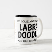 Tasse 2 Couleurs Tout ce qui m'intéresse, c'est...Labradoodle (Devant droit)
