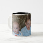 Tasse 2 Couleurs Trois garçons (Devant gauche)