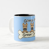 Tasse 2 Couleurs Trois grands Danois (Devant gauche)