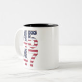 Tasse 2 Couleurs Trump 2024 45 47 (Devant gauche)