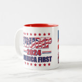 Tasse 2 Couleurs Trump 2024 - L'Amérique d'abord (Devant gauche)