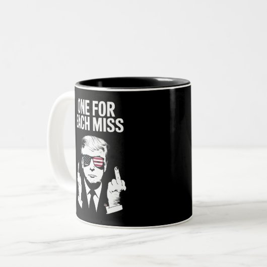 Tasse 2 Couleurs Trump Un Pour Chaque Miss (Devant gauche)