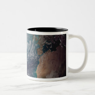 Tasse 2 Couleurs Un à pleine vue de la terre montrant les données