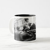 Tasse 2 Couleurs Un accident de la circulation (Devant gauche)