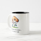 Tasse 2 Couleurs Un beagle vole le spectacle (Devant gauche)