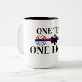 Tasse 2 Couleurs Un combat de l'équipe une (Devant gauche)