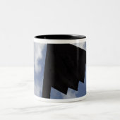 Tasse 2 Couleurs Un esprit B-2 en vol (Centre)