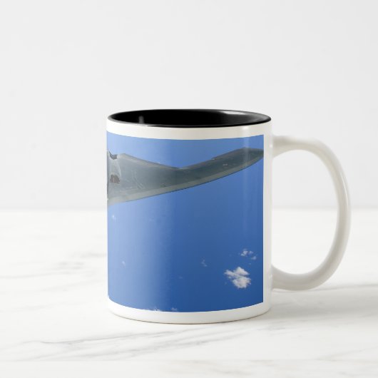 Tasse 2 Couleurs Un Esprit B-2 sonne dans le ciel (Droit)
