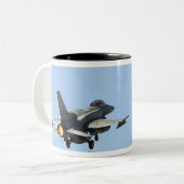 Tasse 2 Couleurs Un F-16E des Émirats arabes unis (Devant gauche)
