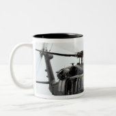 Tasse 2 Couleurs Un hélicoptère HH-60 Pave Hawk (Gauche)
