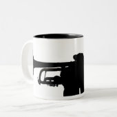 Tasse 2 Couleurs Un membre de service joue une chanson (Devant gauche)