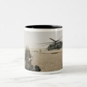 Tasse 2 Couleurs Un opérateur radio de terrain (Centre)