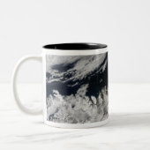 Tasse 2 Couleurs Un panache gris pâle souffle du sommet (Gauche)