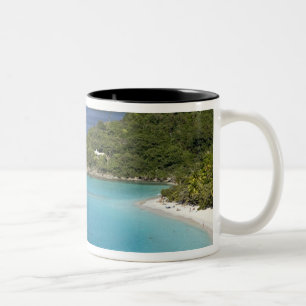 Tasse 2 Couleurs Un paysage de Caneel Bay depuis une route à St. Jo