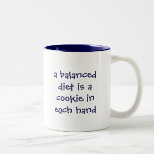 Tasse 2 Couleurs Une alimentation équilibrée est un biscuit dans