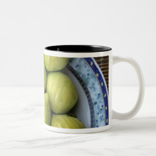 Tasse 2 Couleurs Une assiette de figues méditerranéennes fraîches