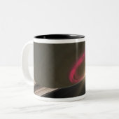 Tasse 2 Couleurs Une aurore rouge cerise (Devant gauche)