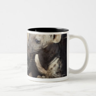 Tasse 2 Couleurs Une femelle a repéré l'hyène et son petit anima