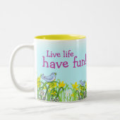 Tasse 2 Couleurs Une fille de printemps pourchassant des oiseaux ta (Gauche)