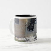 Tasse 2 Couleurs Une Grenade propulsée Par Roquette (Devant gauche)