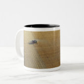 Tasse 2 Couleurs Une moisson de tracteur (Devant gauche)
