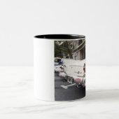 Tasse 2 Couleurs Une voiture classique Studebaker Silver Hawk garée (Centre)
