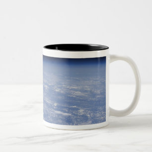 Tasse 2 Couleurs Une vue oblique d'horizon de l'atmosphe de la