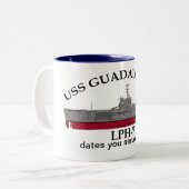 Tasse 2 Couleurs USS Guadalcanal, LPH-7, dates personnalisables ser (Devant gauche)