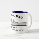 Tasse 2 Couleurs USS Iwo Jima, LHD-7, dates personnalisables servie (Devant droit)
